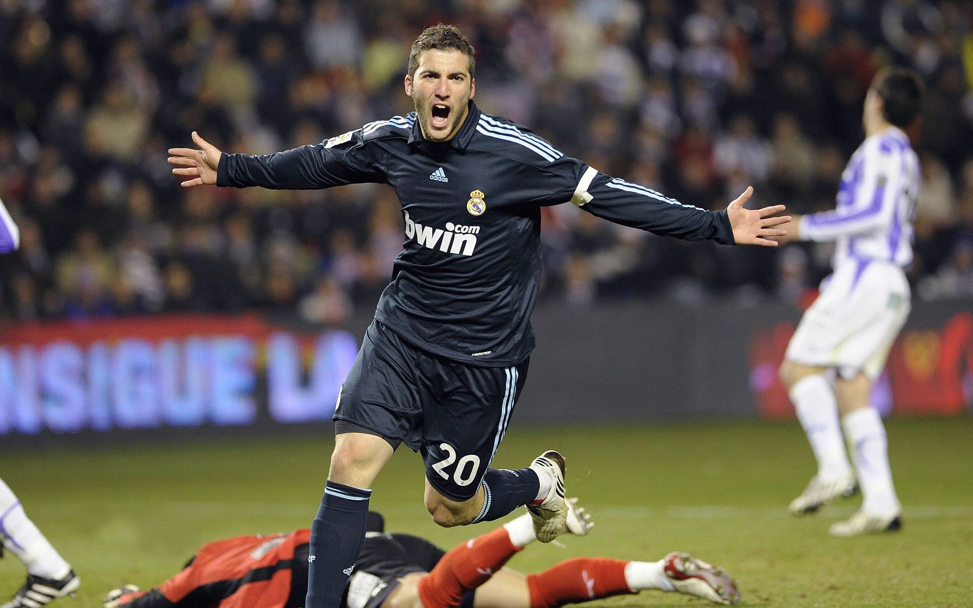 【比赛焦点】防守策略成制胜关键,如何巧妙布置防御?,防守该怎么防